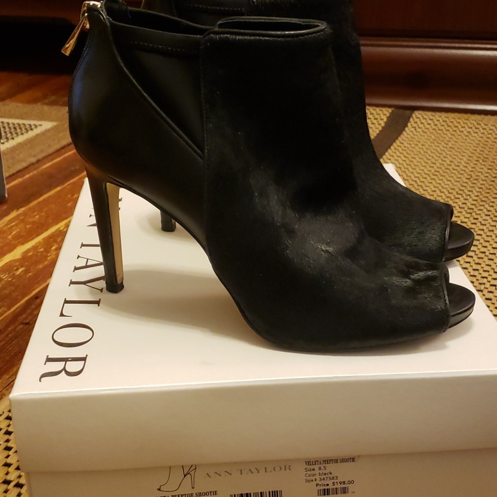 Gorgeous black Ann Taylor peeptoe bootie sz 8.5